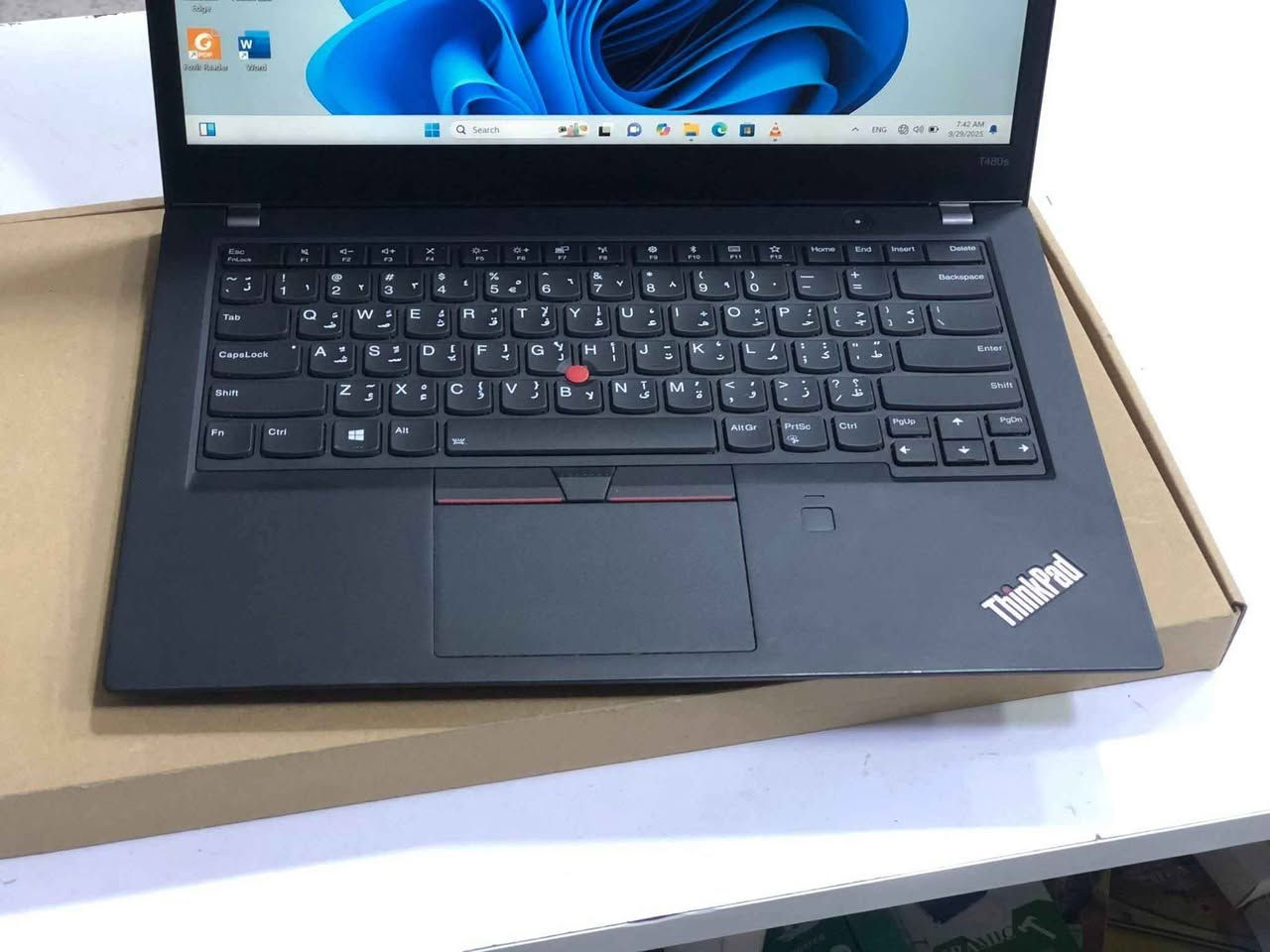 لابتوب سلم خفيف حديث معالج قوي وجيل عالي Lenovo t480 Ci5 جيل الثامن  
. 
 السعر 275 الف  مع التوصيل والحقيبة والشاحن الأصلي 
. 
 النظافة شرط اخو الجديد وعل الفحص وين تريد
مناسب للدراسة والبرامج المكتبية والطباعة والتصفح والامن السيبراني وغيرها من البرامج 
……………………

 المعالج Core i5-8th جيل الثامن 
 ذاكرة الوصول العشوائي (الرام) 8GB 
 التخزين( الهارد) SSD 256GB 
 مقاس شاشة 14 انج دقة عالية 
 منفذ HDMI & TYPE C 
 كيبورد  عربي انكليزي
الرام والهارد قابل للتطوير 
…………………………………
*********** بغداد, العراق
