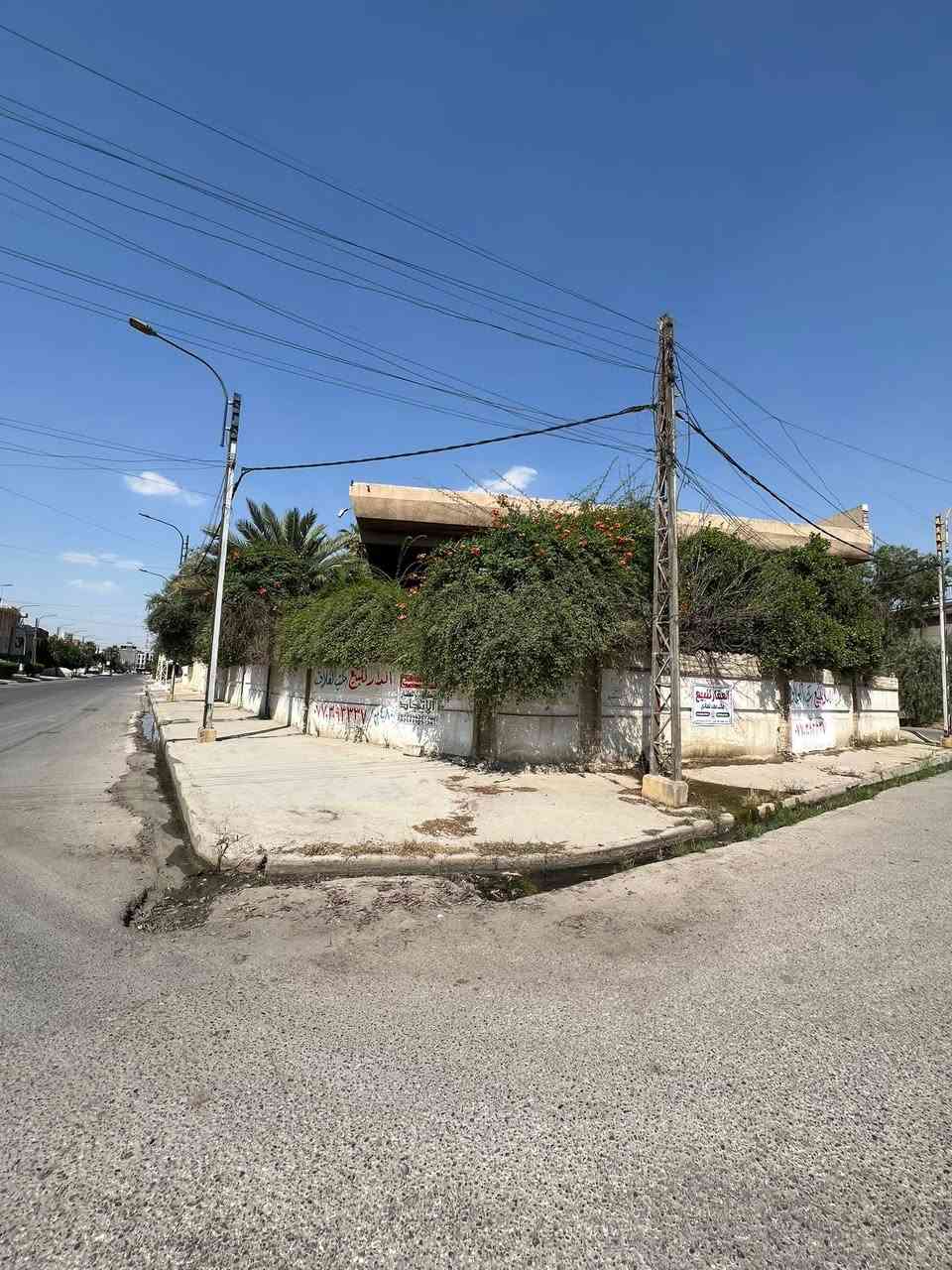 🏠دار للبيع ركن على ثلاثة شوارع مساحة 480  الواجهة 60 متر
🛑طابقين بناء قديم بحساب ارض 💥

1️⃣الطابق الاول : غرفة نومً  + هول + استقبال + مطبخ كراج + حديقة 🌳+ صحيات 🚾

2️⃣الطابق الثاني :  ثلاثة غرفة نوم + هول + بلكون + صحيات 🚾

📄سند سكني ملك صرف / شرط القرآر التمليك والتحويل

❌لانتعامل برفع سعر العقار عن سعرة الآصلي نجمع البايع بالمشتري مباشرتأ _ لا نوقف البيعة بخلاف عن الدالية

🛑موقع مميز جداً  💥

🌍الموقع / حي الظباط قرب (( كرستال مول )) 💎

🔴يقع على شارع تبليط 12 متر ⚡️

للاستفسار

⏮️مراجعة مكتب العلاف لتجارة العقارات 🌟

أو الاتصال

☎️ أسيا ***********

أو

☎️ كورك ***********

⏪️مع العلاف للعقار استثمارك في آمان ⭐️

🌐عنوان المكتب / الموصل _ حي الزراعي قرب جسر السويس 🔥 

📌نستقبل عقاراتكم وطلباتكم العقارية .
