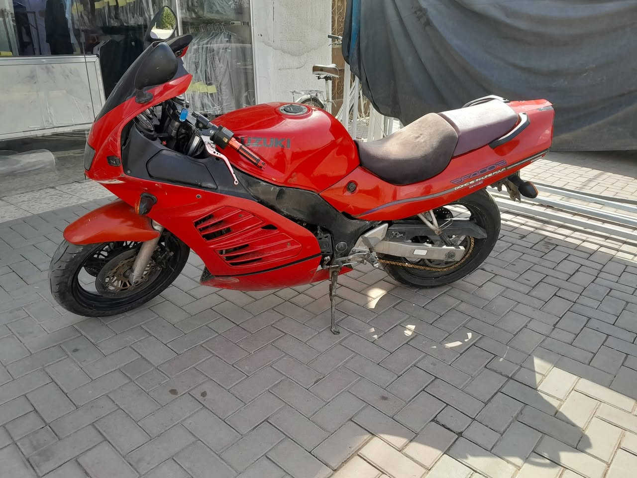 السلام عليكم للبيع SUZUKI 400 RF  موديل 1999 كير مكينه كفاله بشرط تخم تاير جديد زنجيل جديد دسكات خلفي امامي جديد تخم بلكات جدد كلجات جدد كهربائيات كامله بدون اوراق اكفلك سرقه وعشاير مكاني بغداد  سعر خاص سعر خاص تواصل 7803153405 بي وتساب
