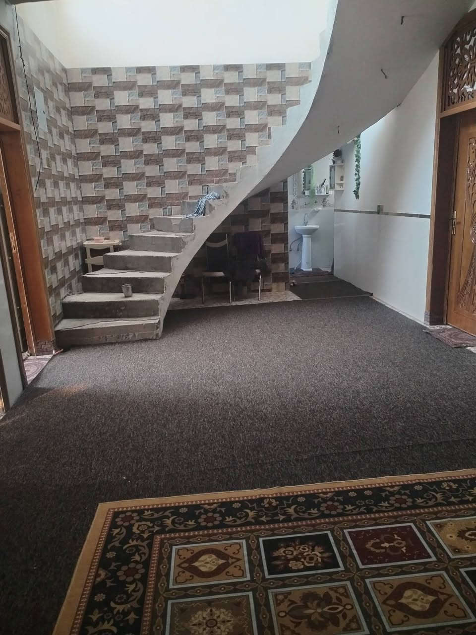 الرئيسي ٧٠متر يحتوي علئ غرفتين نوم وصاله وستقبال
وكراج سياره وحديقه كافت الخدمات متوفره سند ٢٥ وقرار محكمه السعر ٦٠ بيه مجال الموقع الرشيده خلف حلويات ابو علي اتصال***********
