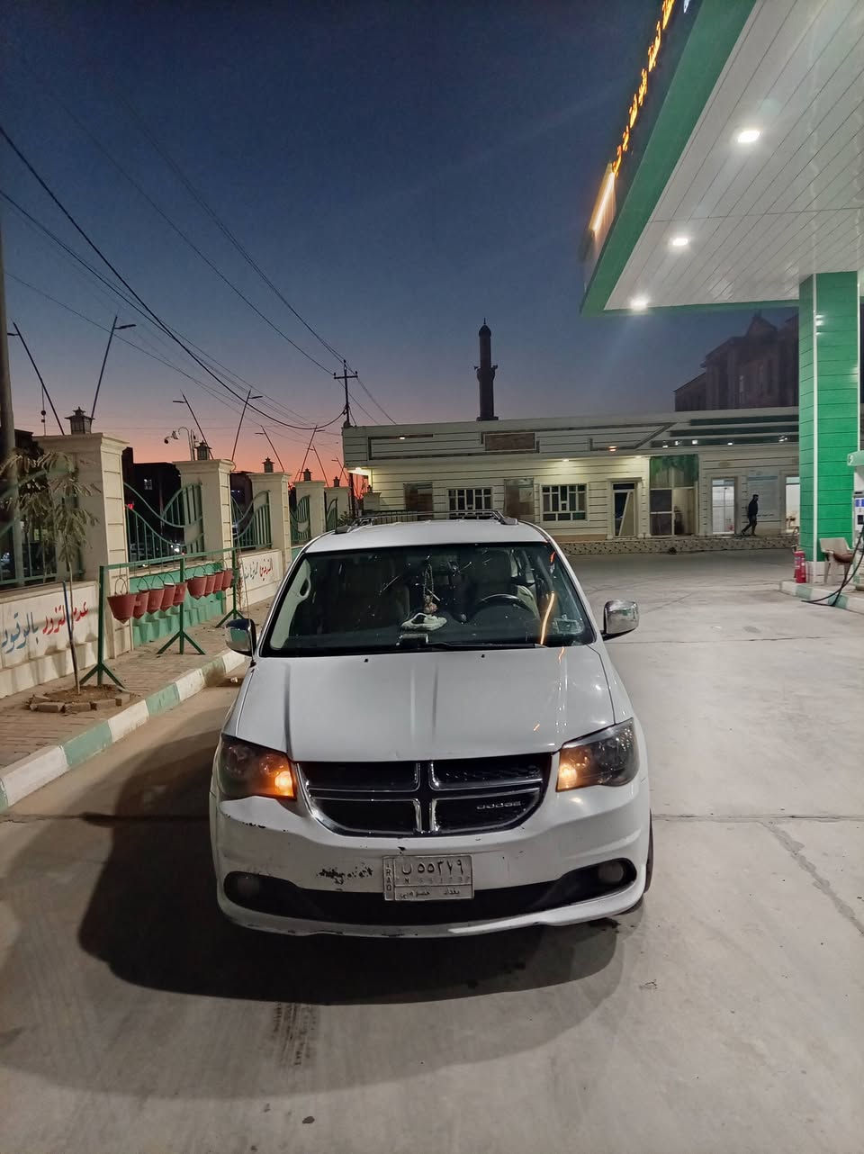 السلام عليكم دوج كرفان موديل ١٦ للبيع سياره جديده محرك وكير جديده تبريد ٣ قطع كلين مابيها ظربه بيها ٣ قطع مرشوشه كلير أثر شخط بدون دواخل سياره مال بيت مامشتغله بخطوط فول السياره صدر امامي خلفي جديد ثاني يوم احولها بسمك وبلعافيه ع الي ياخذها المكان الانبار هيت رقم الهاتف *********** السعر 160
