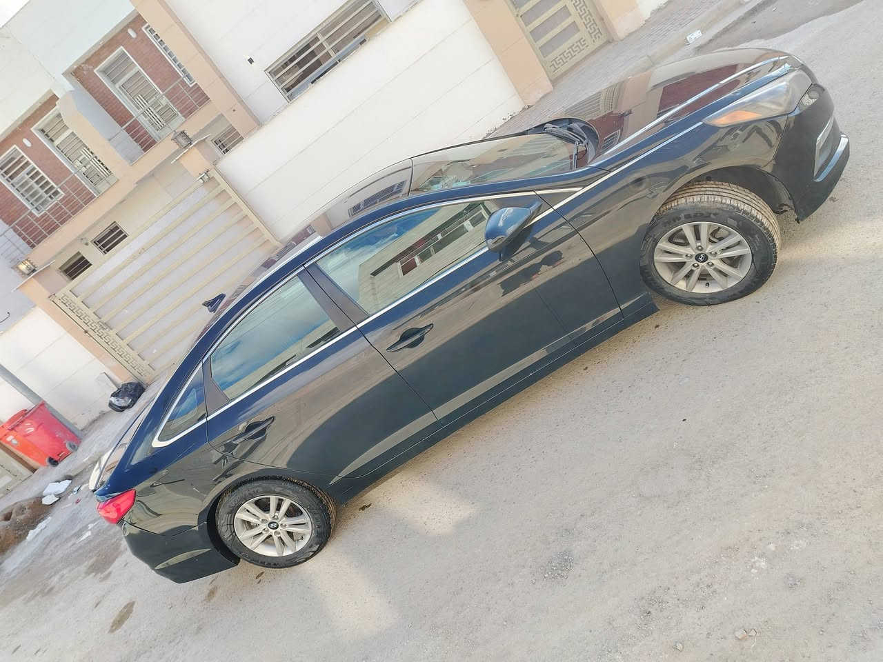 السلام عليكم للبيع سياره هونداي سوناتا 2016امريكيه ضرره جاملغ امامي يمنى بي صبغ والباقي ليبل واحد مكفول من الصبغ والضربه والتبديل السونارمرفق مع الصور  مواصفات السياره
اي بي اس مانع انزلاق السياره ماشيه 159 ميل قابل للزياده
كير مكفول
مكينه جديده
تخم تاير جديد
صدر امامي خلفي جديد
بطاريه جديده
تدفئه
تبريد ثلج تحكم ستيرن جهتين
شاشه تاب بلاديه
سنويه باسمي تنفذ سنه 2029
ودفئه وتبريد بالكشنات
ايرباكاتهه كلهه سليمه
لد. ليلي نهاري بلادي
السياره سعرهه 129 بي مجال 
 عنوان السياره بغداد ابي غريب.
***********
