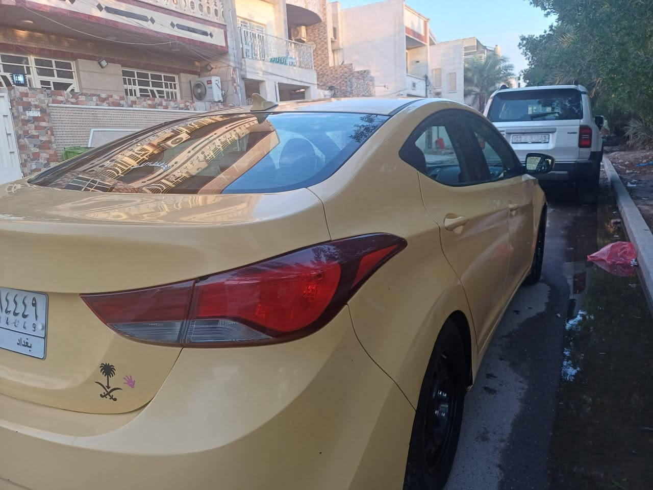 السلام عليكم ورحمة الله وبركاته 
من رخصة الأدمن المحترم 
هونداي النترا موديل 2015 
وارد أمريكي حادثها جاملغ خلفي وقبق جنطه 
بدون دواخل نهائيا ايرباك برده فقط 
رقم بغداد بأسمي شخصيا سنوية جديدة 
ماشيه 141 ميل 
مكينة وكير برغي ما مفتوح بيهن
 شرط الفحص تبريد صدر جديد 
تخم تاير جديد
 دوشمة عام المواصفات المعروفه 
شاشة وكاميرا تحكم جهتين تحديد مسار 
مكان السيارة بغداد شارع فلسطين ابو الزعفرانية 
معروضه 112 وبيه مجال ان شاء الله 
رقم الهاتف ***********
