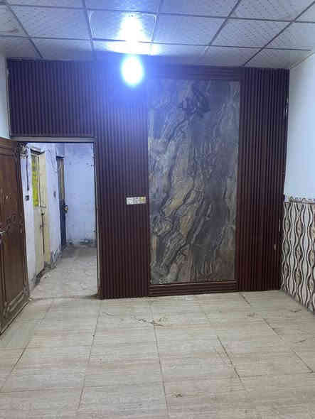 السلام عليكم بيت السريدات مربع الثالث 50 متر وجه 5 نزال 10طابقين سند 25  استقبال مطبخ غرفتين فوك يحتاج للغرف كاشي رايده 47 بي مجال 
للاستفسار 
***********
