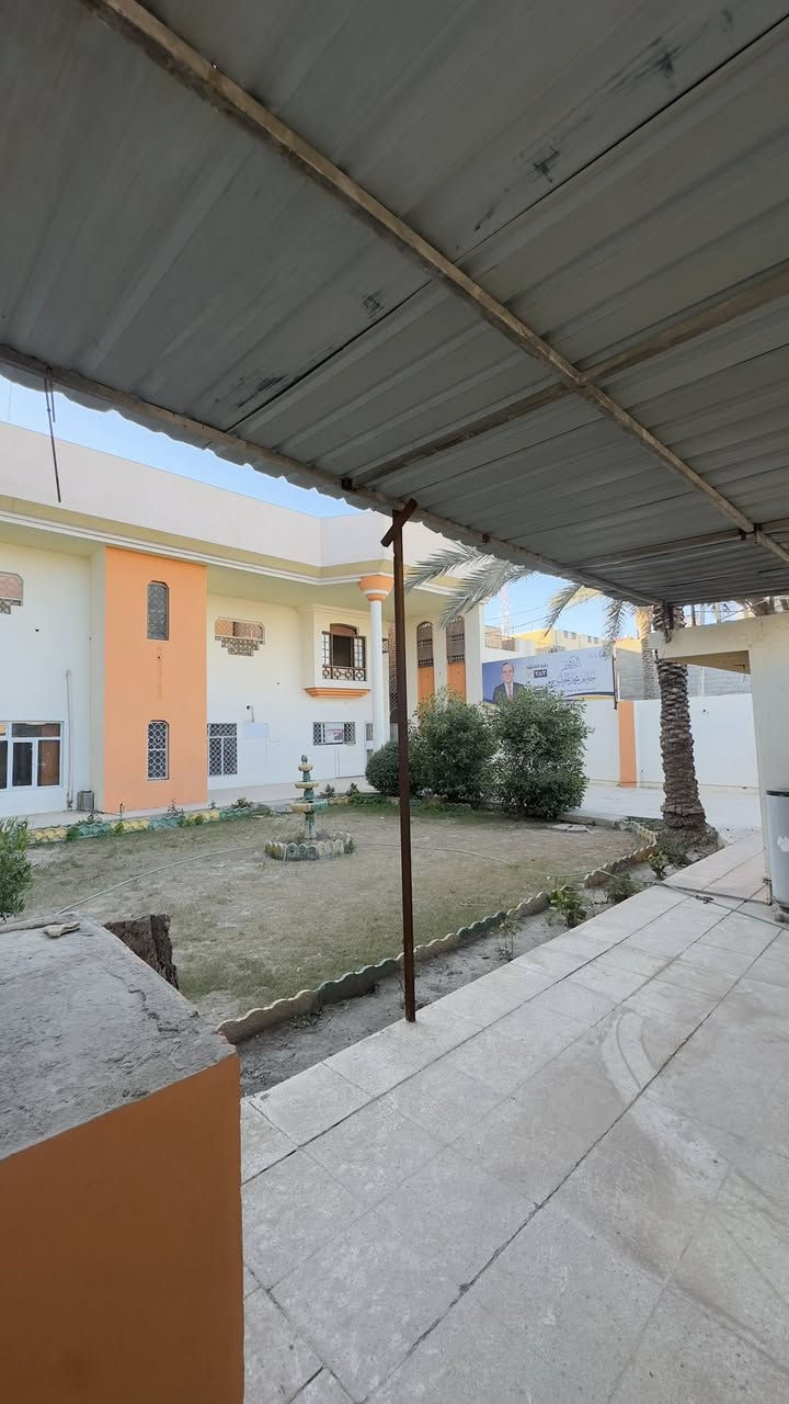 دار للايجار تجاري المساحه
٥٠٠م ٤ غرف نوم مع هول
واستقبال كبير وصاله ومطبخ
يحتوي على كاونتر ومخزن عدد
٢ كراج يحوي ٤ سيارات وحديقة كبيرة في حي الشرطة مقابيل
شركة الوسيط للاستفسار
الاتصال على ***********
