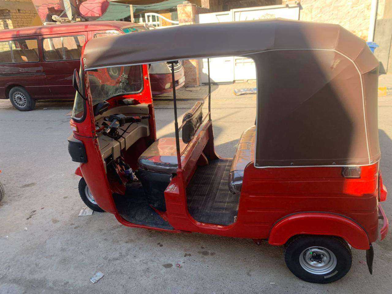 سلام عليكم تكتك للبيع 2018 لغد واحد معمر ومصبوغ والثاني جماليه الدوس تعمير جديد تحويل مباشر مكينه كير اكسن خير من الله سعر 5200 وبي مجال عنوان كسره وعطش حي الكوفه ***********
