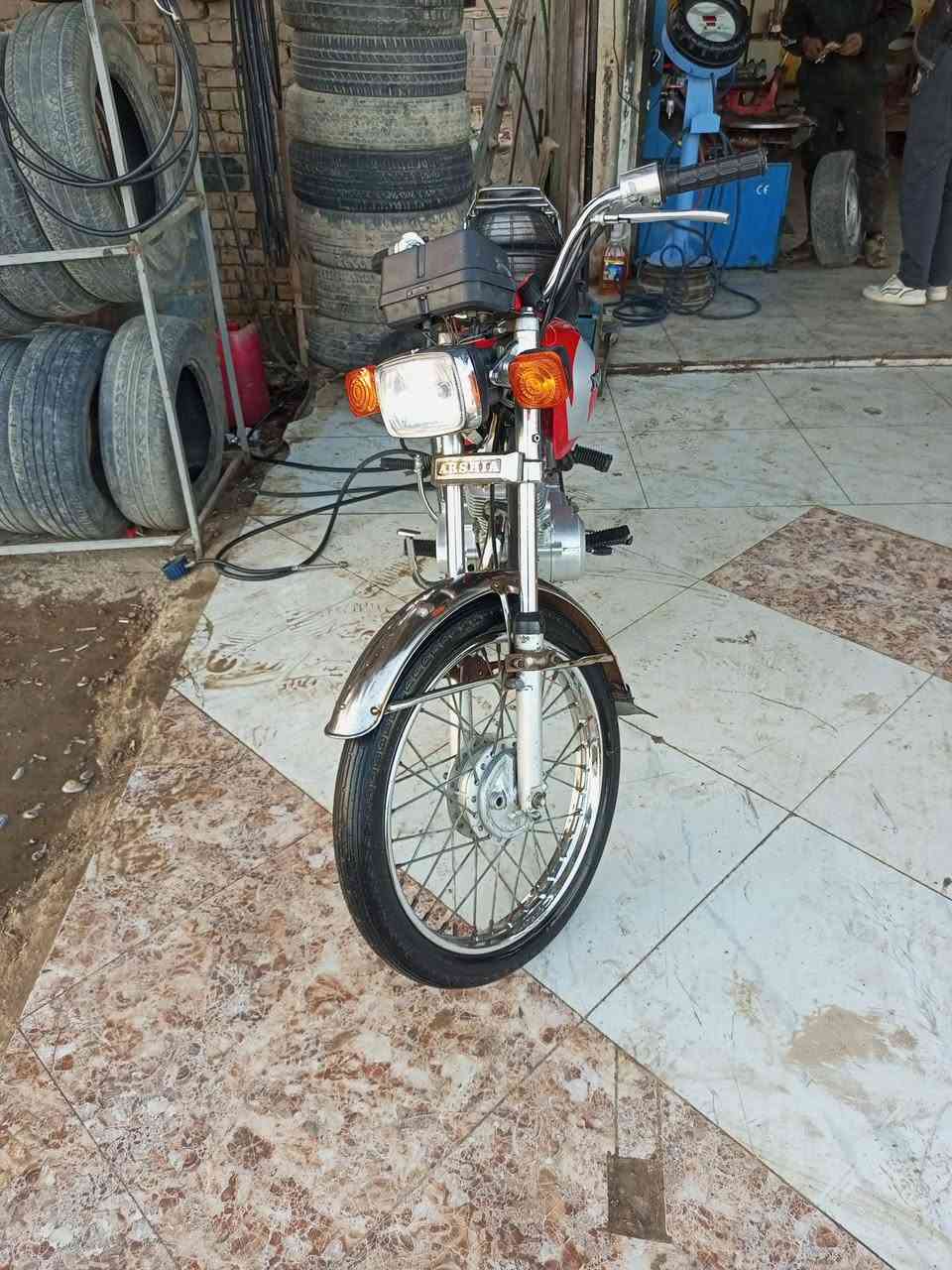 السلام عليكم اربعه كير للبيع 
شاصي 19 اوراق تعمير كله 23 شلامجه 
مكينه 23 إمتياز دراجه خير من الله شلعه ومعدل 
ضفيره جديده تايرات جدد تاخذها كلشي ماتذب عليها بس تربط كهربائياتها السعر 675 وبيها مجال


**إذا كنت صاحب هذا الإعلان وتريد حذفه لأي سبب، رجاءا أرسل رسالة إلى الدعم الفني**