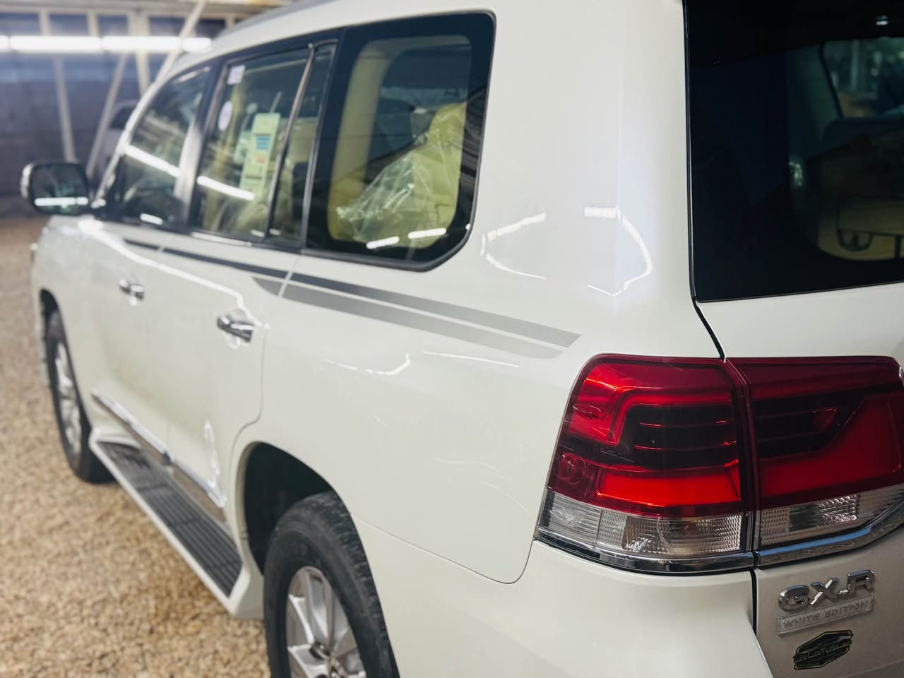 للبيع ***********السعر 490لاندكروز موديل 17 اصل وايت ادشن ثلاث شاشات ماشيه 97 حقيقي مكفوله من الصبغ والضربة والتبديل شبر بارد بل دور فقط محرك 6سلندر رقم بغداد تحويل مباشر السيارة جديدة جدا وجاهزه من كولشي السعر 490 مكان السياره كربلاء المقدسة كربلاء, العراق
