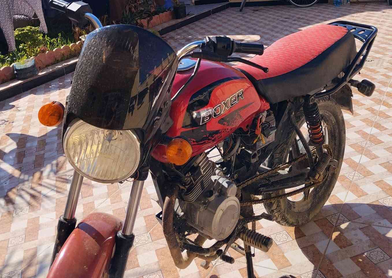 السلام عليك دراجه بوكسر موديل 2018 البيع الوراق ضايعه السعر 450 وبيها مجال وهذا رقمي ***********
