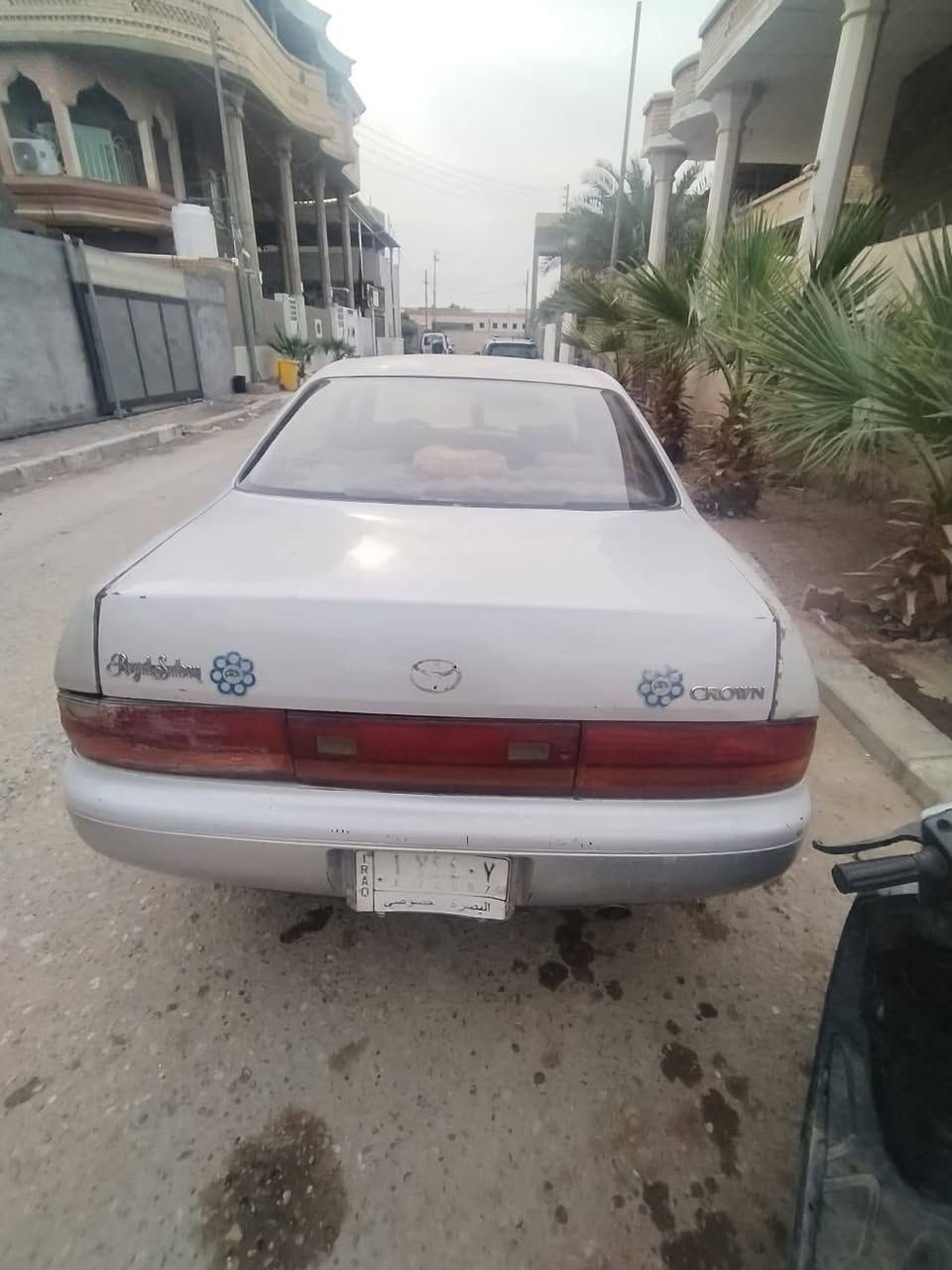 سياره بطه مديل 92.
مكينه وكير خير من الله مكفل من الفتح والتجفيت
كهربائات كلها شغاله
لايت عالي. ناصي.
السياره شرط التحويل
سنويه منتهيه الغرامات علئ راعيها.موجود بالگرنه
حداده الامامي جدد
سعر 40وبيها مجال 
للتواصل ***********
