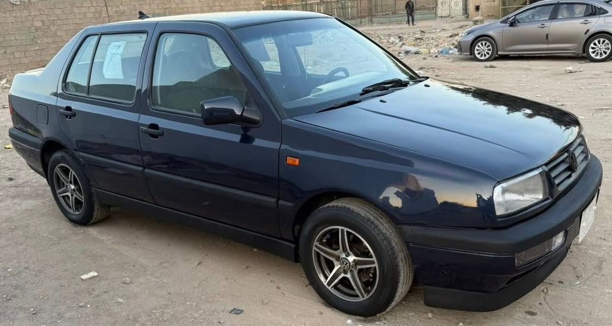 فينتو موديل1994كير اوتماتيك ومحرك مكفولًًًًً ويل كب تخم تايرالسيارة. خير منالله اي نقص مابيها. ملاحظه رقم السيارة انكليزي. جديد  موبايل ***********
