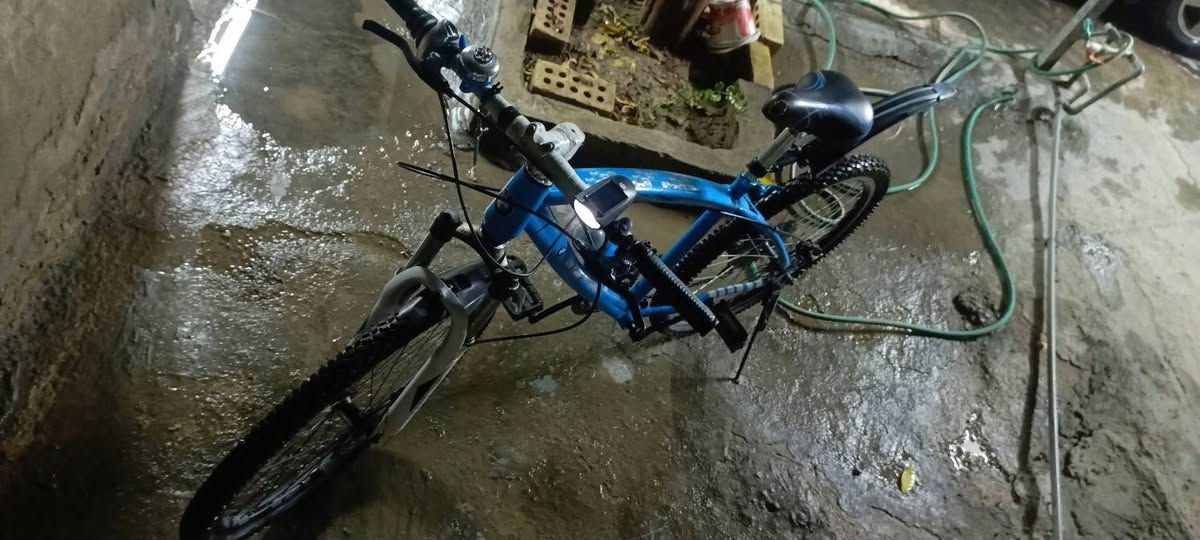 السلام عليكم دراجة هوائية ماركة (BMW) حجم﴿27﴾
گير (7) نمرات شغال التايرات من دون أي ضرر
  بريكات امامي خلفي شغال وفيه ضوء ليلي 
للتواصل *********** بي واتساب 
مكاني البياع
