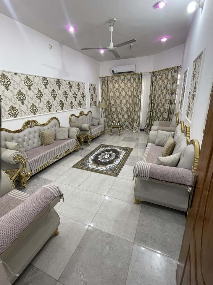 الدار للبيع 
المساحه:١٢٥م
الموقع: حي ميسان الشريط منطقه الاربعه وثمانين عرض الشارع ١٥ متر
البيت صب غرفه وصاله واستقبال ومطبخ الطابق الثاني غرفه وصاله 
السعر: ١٤٠
الرقم:***********
