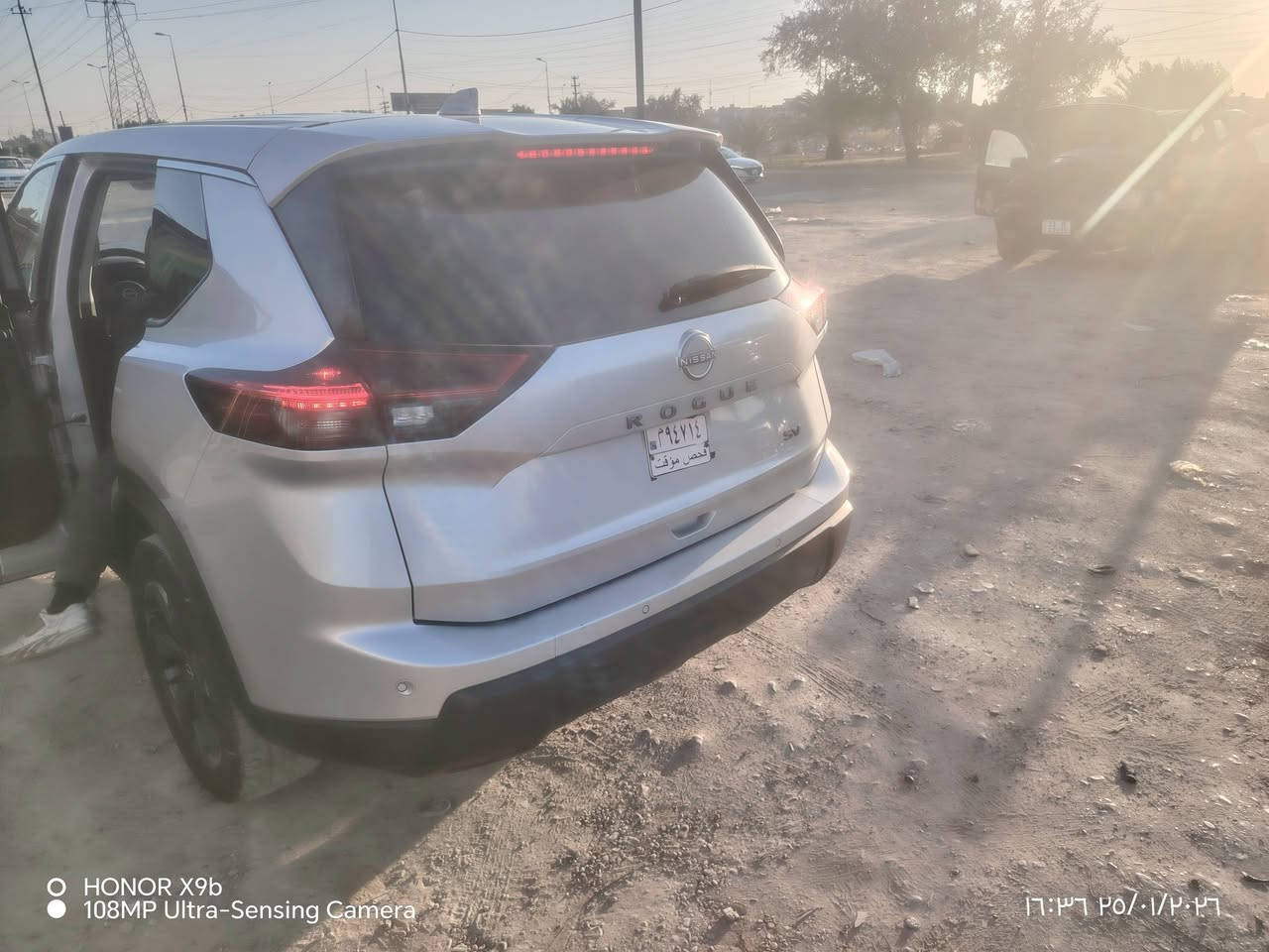 نيسان روج  موديل2024   SV  الشكل الجديد وارد امريكي بدون رقم حادثه جاملغ وباب نفسهن مصلحات ومصبوغات نفسهن 
حجر البيئه بلادي  
مواصفات    

بصمة تشغيل 
ابواب بصمة
تبريد قطعتين
رادار امامي خلفي جانبي 
تحديد مسار قيادة آليه
1500 تيربو محرك
مانع تصادم خلفي امامي
نقاط عمياء 
تبريد قطعتين 
شاشة ايباد تدعم كار بلي 
صندوق كهرباء
حساس اطارات 
ليد امامي نهاري
كشن السائق كهرباء
 
فول تحكمات استيرن جهتين
تبريد بيانو شاشة منفصل
سايد بريك بصمة 
اوتو هولد 

حساسات خلفية 
أنضمة قيادة 
وباقي المواصفات معروفة  للسيارة
سعرهها 153 بيهه مجال
رقمي ***********
