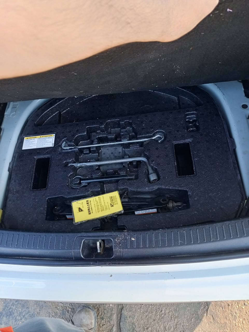 سلام عليكم كورلا للبيع رقم تلفون *********** حادث السيارة جاملغ وباب اليمن ولبنيد شبر بيه موديل 20 مكينه كير تبريد حداديه خير من الله  رقم بغداد بسمي سنويه السعر 136بيه مجال
