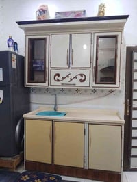 كاونتر تفصال متر ونص مرمر جديد استخدام شهر سعره ٢٥٠ بي مجال بسيط ٠٧٨٨٢...