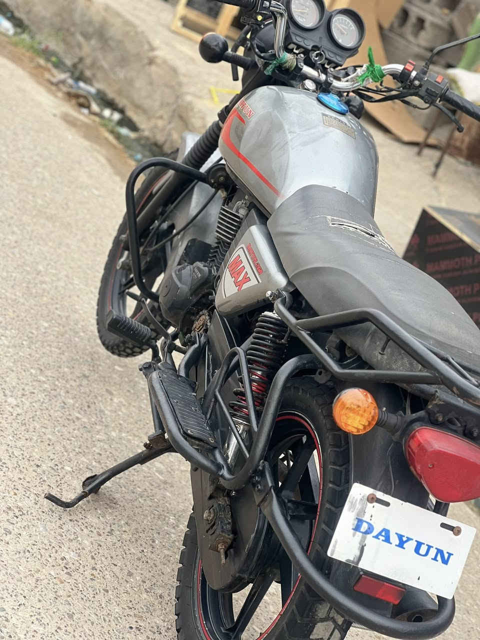 السلام عليكم دراجه موديل 21 نفخ كهربائات كلهه شغاله خير من الله دراجه مكاني بناصريه قظاء رفاعي 
رقمي
***********
