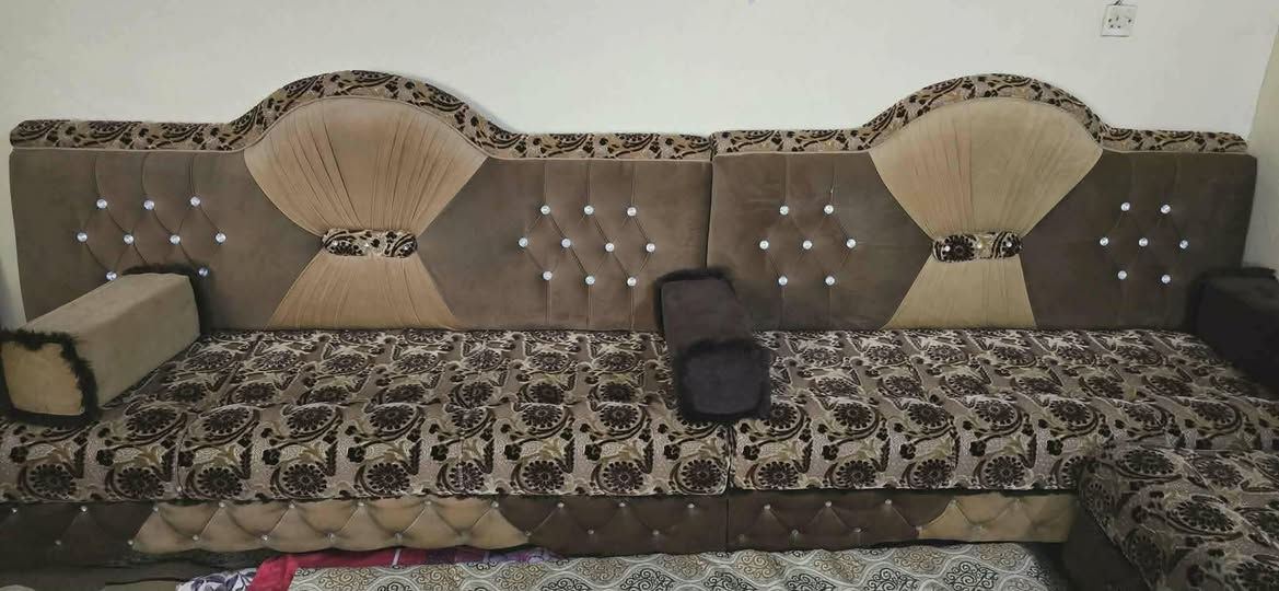 أغراض للبيع مستخدمة قليل نظافة ٩٥ ٪طخم ديوان شغل عراقي الموصل ٤قطع كبيرة وزاويتين ٥٠٠ ألف. طباخ ٥ عيون نوعية إيطالي تجميع تركي ٣٠٠ ألف. غسالة اوتوماتيك إل جي ١٨ كيلو ٣٥٠ ألف بوفية ٥٠ ألف. بيهم مجال بسيط. للاستفسار الاتصال على الرقم. ***********
