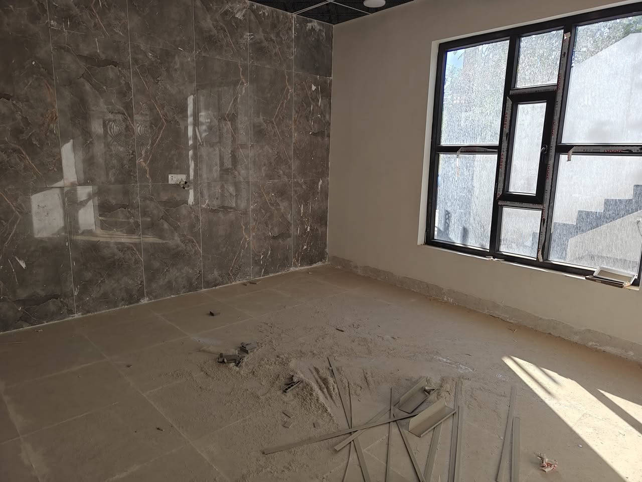 دار للإيجار 
مساحة ١٠٠ متر مربع 
فول سيراميك بناء حديث صفر مامسكون
صيادة
قرب جامعة كركوك 
يفيد طلاب الجامعة 
للإيجار ٢٥٠الف
***********
***********
