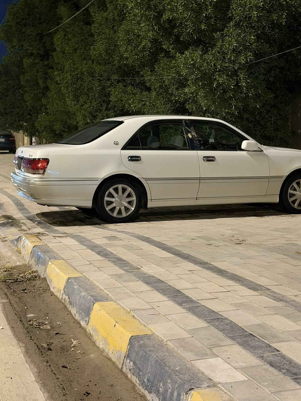 السلام عليكم بيع أو مراوس  2002 اصل 3 دكم شاصي 75 السياره فقط مفحوصه السعر ( $88 )وبيه مجال ***********
