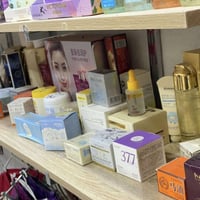 محل كامل • عناية بشره كوري • ١٦ رف