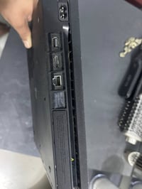 بلي 4سلم ما مفتوح للبيع ويا يدات عدد2 و قرص بيس 2019 و جيتي اي سعر 200...