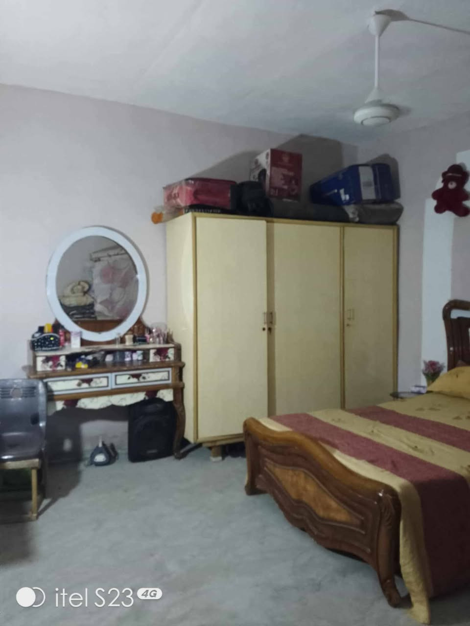 مجمع فدك المعسكر
قرب قاعة الحجي فرع اسوق ابو زكريه
مساحة البيت125 متر
محتويات لبيت (غرفتين نوم /مطبخ وصاله مشترك /صحيات) سكف عكاده الغرف فقط صاله سندويج
بيت صغير ومرتب ونضيف مساحة الكراج كبيره
سعره 35 بي مجال شي قليل
*********** وتساب
