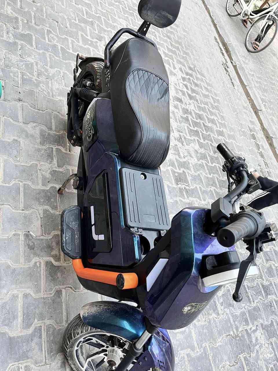 السلام عليكم عندي دراجه شحن للبيع شركه سيزر جيل الثاني الدراجه جديده وما مستعمله هواي وتجي وشوفها بعينك شكد نضيفه مواصفاتها كله جديده بك وسبورت بطاريه ليثيوم الاصليه مكاني بغداد الحريه سعرها مليون و١٠٠ وبيها مجال تمشيك 90 كيلو الشحنه الوحده وشركه السيزر معروفه بعد ***********
