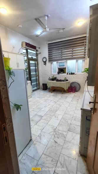 السلام عليكم 
للبيع – دار سكن مميز بدرجة أولى طابو زراعي سند 25 تحويل مباشر .
المساحة: ٧٥٠ متر
الشارع: نافذ ٩ متر
الطابو: زراعي – سند ٢٥
البناء: درجة أولى – طابق واحد

المحتويات:

٣ غرف نوم نظام سويت

حمّامات عدد ٢ (عامّة + الضيوف)

استقبال + صالة

مطبخ

٣ حدائق على جوانب البيت

الخدمات:

كافة الخدمات متوفرة ماء كهرباء خط مولده 

الشارع سبيس ويبعد عن شارع التبليط حوالي ٦٠ متر أو أقل

الموقع: بابل – الحلة – حي الكفاءات
قرب مدينة ألعاب كوين بارك

للاستفسار:
📞 ***********
📞 ***********

أو زورونا في مكتب أرض الكرامة
حي الكفاءات – قرب مدينة ألعاب كوين بارك
جاهزون لعرض كافة العقارات
