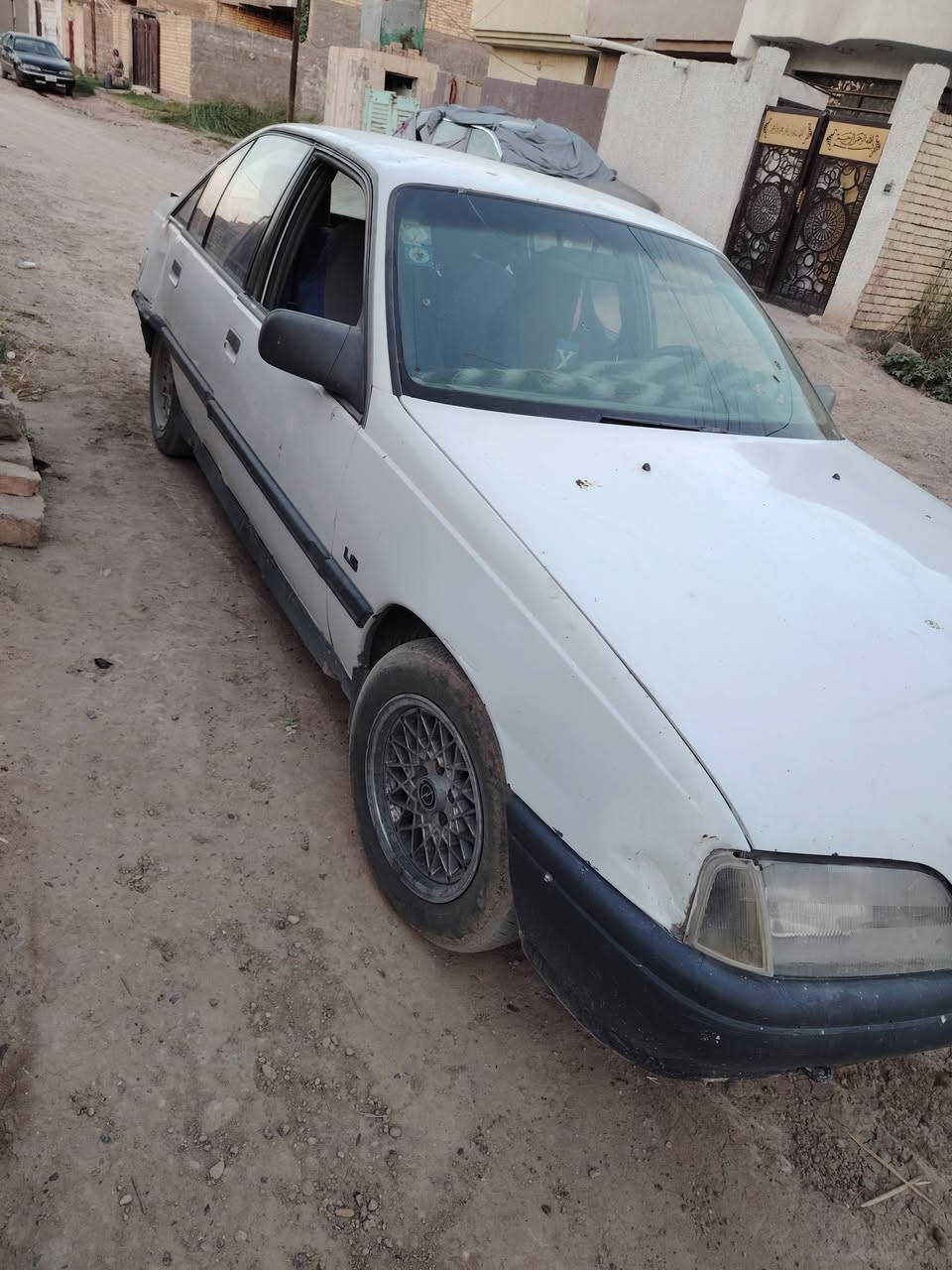 السلام عليكم سياره اوبل اوميجا صالون سياره تشتغل كل شيء ما بيها رقم بغداد تحويل مباشر سياره عرضيها ب 18 قفل يحب يتواصل على هذا الرقم ***********
