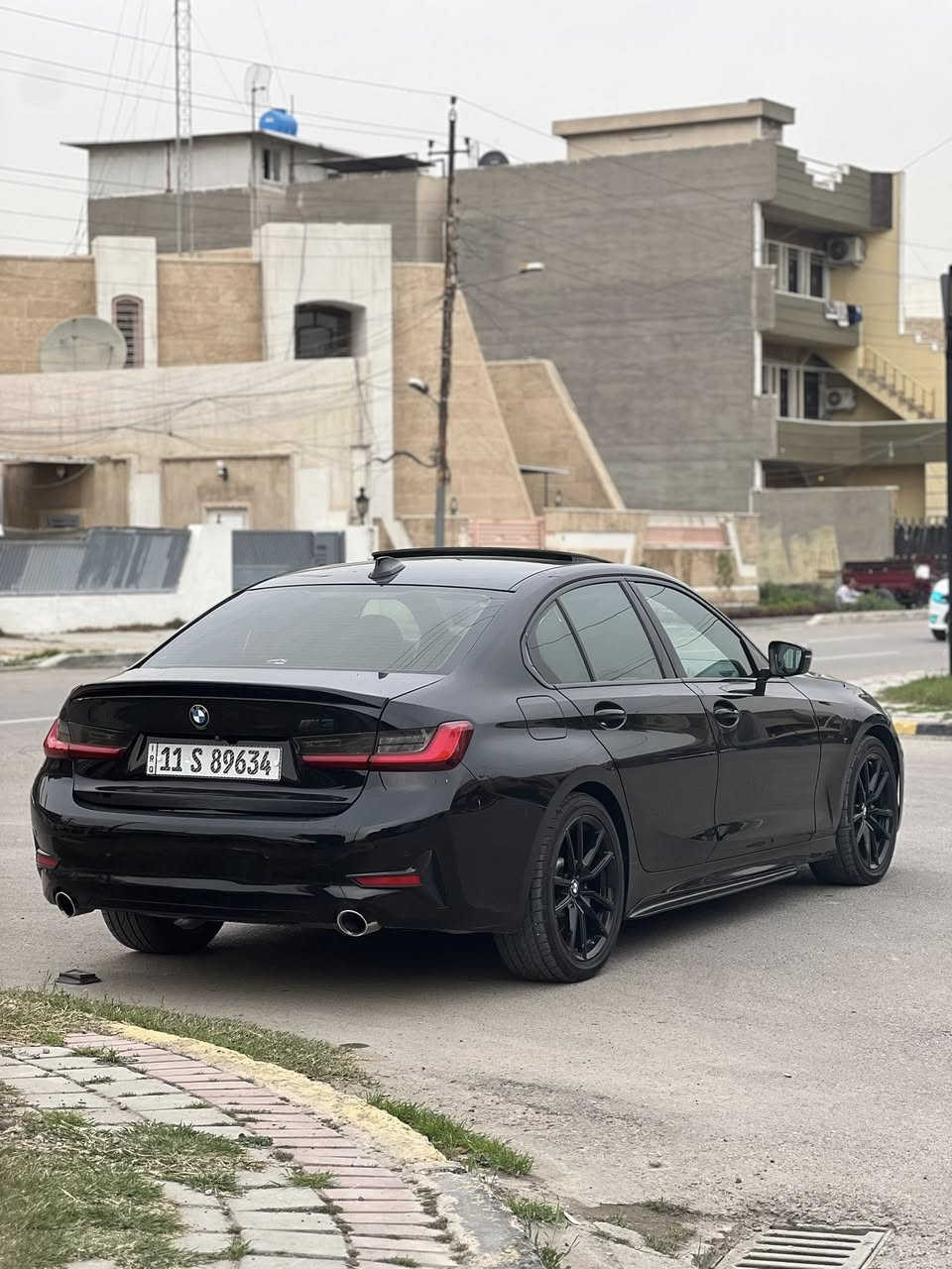 بي ام موديل 2020
330 بانزين دفع خلفي 
اللون ااسود 
السيارة ١/١ راح اذكر مواصفاتها للميعرف بيهن 
فتـحة سـقف  
بصمة تشغيل + 4 بيبان بصمة 
وترحيب 
الكشنات جلد لون اسود 
كشنات ثنين كهرباء وكشن السايق خزن ميموري وتدفئة بل الكشنات الامامية 
شفتات بل الستيرن وتدفئة بل الستيرن 
داتشو عرض ع الجامة الامامية 
كيج الكتروني 
 اشارة بل المري ونقاط عمياء والمري شفط وايضآ قلاب 
قطعتين تبريد والقطعة الخلفية ايضآ منفصل 
دشبول متغير الالوان من الشاشة بلادي 
حساسات خلفية وامامية وتعرضلك بل الشاشة  
رادار امامي تحديد مسار والتعرف ع الاشخاص والسيارات 
لايت داينمگ متحرك وترحيب عند التشغيل 
تكدر تضبط توقيت للسيارة تشتغل بل الوقت الي تريدها وتطفى بل الوقت الي تريدة من الشاشة 
اوتو تبريد واوتو لايت واتو ماسحات 
تعلي وتنصي الاغاني بدون متلمس الشاشة عن بعد وهاي حركة بي ام الشهيرة 😉
انضمة القيادة وتتغير الشاشة حسب نوع القيادة 
اوتو هولد والسايد بريك دكمة ودكمة لاطفاء الحساسات
ماوس تحكم بل الشاشة 
محرك السيارة 2000 توين بور توربو 
السيارة ماشية70  الف ميل 
حادثها فقط البنيد قطعة وحدة مبدل بلادي بدون صبغ  بدون دواخل بدون شواصي بدون لغود والسيارة تشتغل وتمشي بامريكا 
طاك ايرباك ستيرن  
اخوان السيارة ليرة وجديدة بشكل وحيل معتني بيها  
مكانها بغداد  - الحريه - الدور  
سعر السيارة 245 ورقة  ***********
اعتذر عن الاطالة
