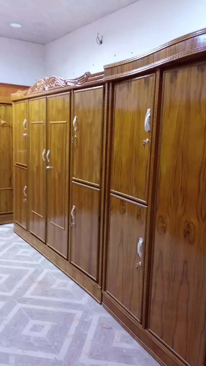 سلام عليكم كناتير حطاطة جديد السعر الواحد 340 وبي مجال جوه سوك المكان رمادي الملعب سوك سلاله ***********
