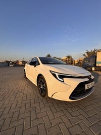 كورلا لفين موديل 2025 زيرو ماشيه 19 لبيع   بيها ضربه خفيفه مثل ما موضح...