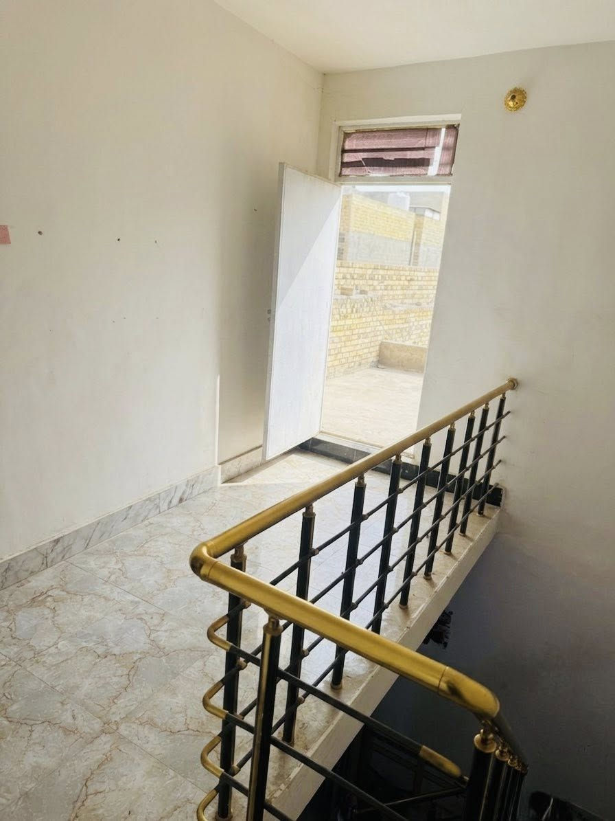 السلام عليكم ورحمة الله 🌿
للبيع 🏡 دار موقع مميز جداً
📍المنطقة: [نهاوند الثانيه خلف شارع عشرين ]
📐المساحة: [100] متر  طابق ونص
🧱الطابو: [صرف ]

✨مواصفات الدار:
▪️ طابق ونص
▪️ بناء درجة أولى
▪️ أرضية رفت مسلح
▪️ السقف صب
▪️ تصميم مرتب 

📍الموقع ممتاز

✔️ مدارس البنات والأولاد قريبة جداً

🤍 دار مناسبة للسكن العائلي وموقعه يخدمك بكل شي
✨ فرصة حلوة للي يريد بيت مرتب بمنطقة هادئة وخدمية

رقمي للاتصال: [***********]
