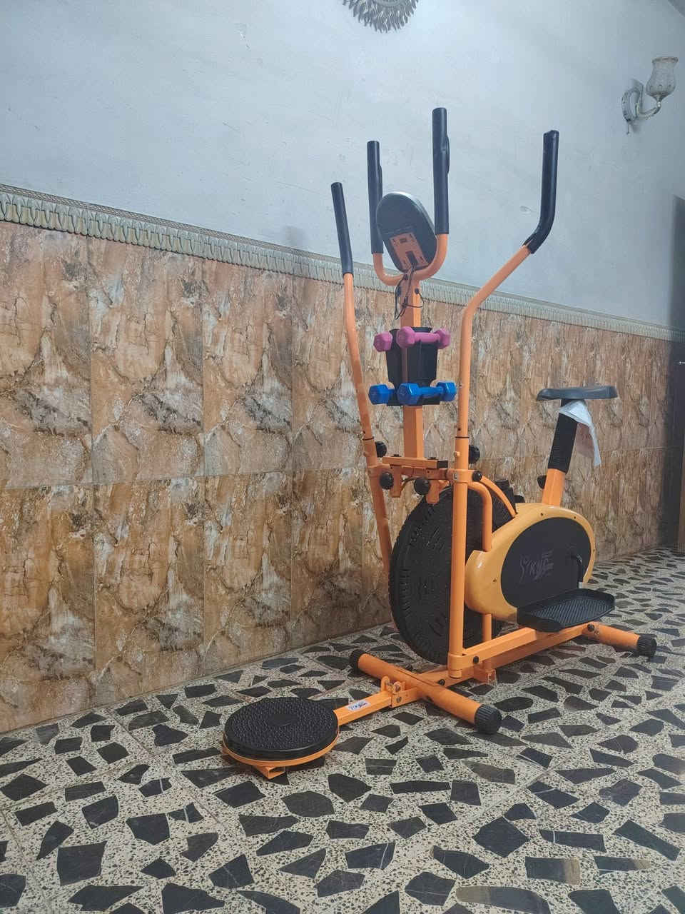 بايسكل رياضي متعدد التمارين  بعده بجيسه نوع اوربتراك الاصلي باب اول ماركه MGT Sport شغال كامل شاشه شغاله حساسات وقت عداد دقات قلب حساب السعرات المحروقه اثناء التمرين
مع قرص دوار لنحت الخصر
حته الكتلوك مالته ويا
دنبلاصات عدد ٤ 
السعر ١٦٥ الف
العنوان الشعب 
يوجد توصيل بكروه حسب الاتفاق داخل بغداد 

***********  للاتصال
