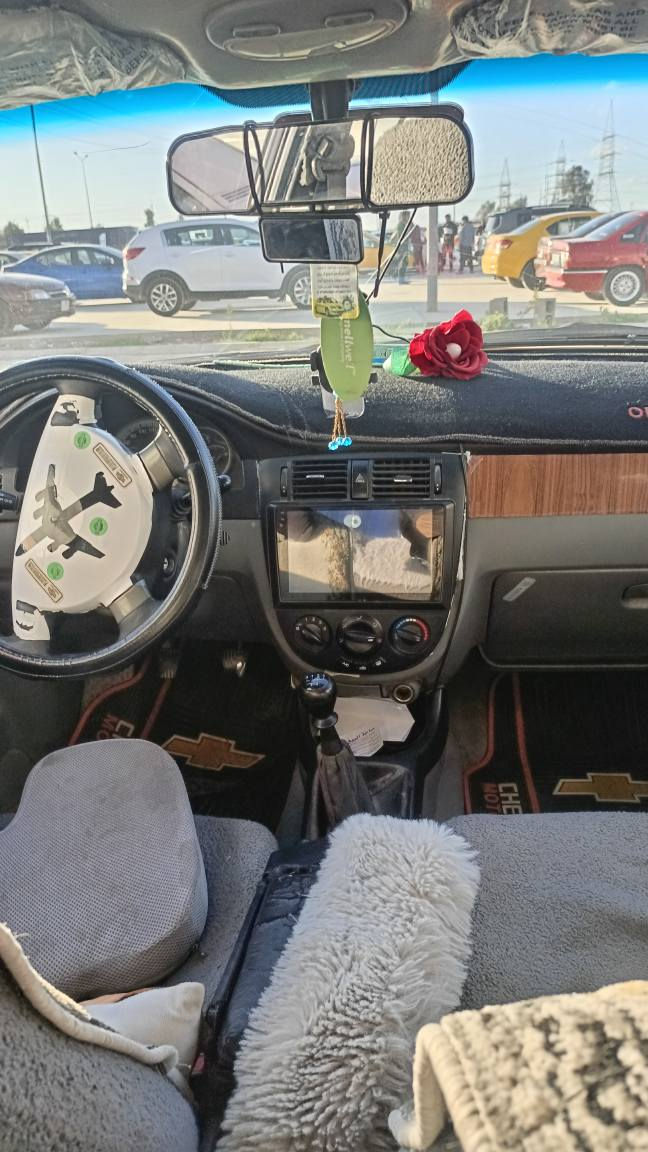 سياره للبيع اوبتره تكسي رقم كركوك سنويه الئ 27 تدفئه تبريد شاشه  سستم سماعات موديل 2005  صدر تايرات كله نضيف دوشمه نضيفه بيه ضربه بل جاملق الخلفي مكان كركوك  بنجا علي *********** كركوك, العراق
