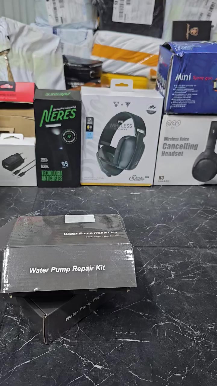 طقم إصلاح مضخة المياه (Water Pump Repair Kit) لمحركات القوارب الخارجية، وعادة ما يتوافق مع محركات "ياماها" أو "ميركوري" بقدرات تتراوح بين 9.9 إلى 20 حصان.
الوظيفة: يحتوي على المكره (Impeller) والمكونات الأساسية اللازمة لصيانة وتحديث نظام التبريد في المحرك. 
المكونات: يشتمل الطقم على غلاف مضخة مياه بلاستيكي (Water pump housing) وحشوات معدنية. 
الاستخدام: ضروري للصيانة الوقائية للمحركات البحرية لضمان تدفق مياه التبريد بشكل صحيح.


**إذا كنت صاحب هذا الإعلان وتريد حذفه لأي سبب، رجاءا أرسل رسالة إلى الدعم الفني**