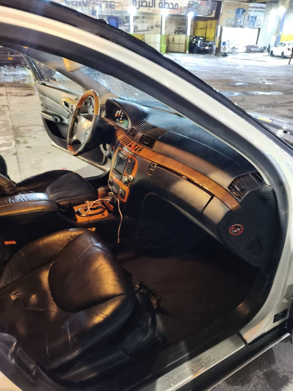 السلام عليكم 
مرسيدس غواصة مديل 2001
السيارة جديدة 
رقم سليمانية 
بيهة بارد شبر بالچاملغ الامامي اليمنة 
محرك 6 سلندر
حساسات 
بصمات ابواب 
فتحة 
تحكم ستيرن 
شفط ابواب 
گير محرك  كفالة 
بردة كهربائية تكيات خلفية كهربائية 
مكان السيارة بصرة جمهورية 
السعر100 وبيهة مجال
للأستفسار ***********
