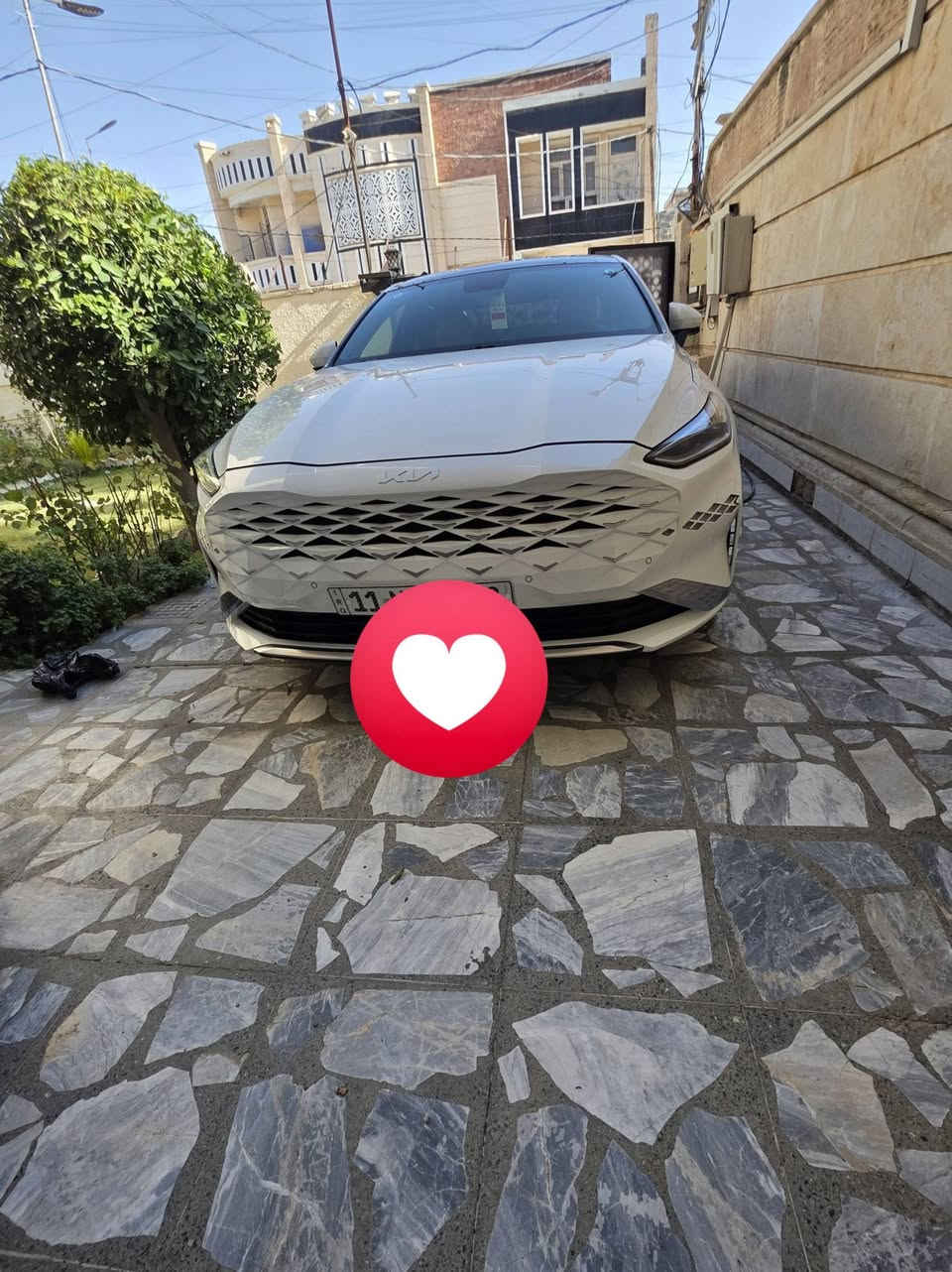 السلام عليكم k8  موديل ٢٣  وكاله الدوليه خليجي ٦ سلندر ٣٥٠٠ بانزين  مكفوله من كلشي فول مواصفات كشن كهرباء الجهتين حار بارد بانوراما بردات خلفيه و جانبيه اوتو هولد بارك بصمه كاميرا بصمه دشبول ديجيتال متصل قطعتين تبريد وبعد هوايه مواصفات ماشيه ٣٧ الف كيلو رقم بغداد بسمي السياره مكفوله من كلشي فقط جزء الايمن من الدعاميه الاماميه و ع كده مرشوش  السعر ٢٥٥ وبيه مجال بسيط  السياره جديده جدا 
للاستفسار ***********
