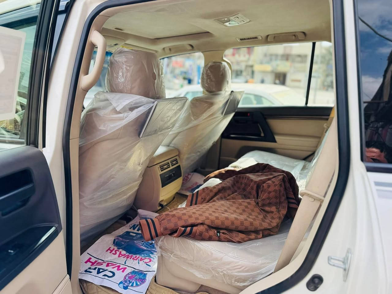 سلام عليكم
البيع لاندكروز  وكاله شركة ساز

رقم بغداد 

موديل 2019 

بيها باب عكس السايق صبغ 

السونار موجود داخل المنشور 

ماشيه93

مواصفات شركة ساز 

حجم المحرك 6 سرندر 4000

معروفه ماكو داعي اذكر المواصفات

السعر 495$ بيها مجال الشراي

العنوان بغداد العبيدي 
مراوس ترهم 

***********
