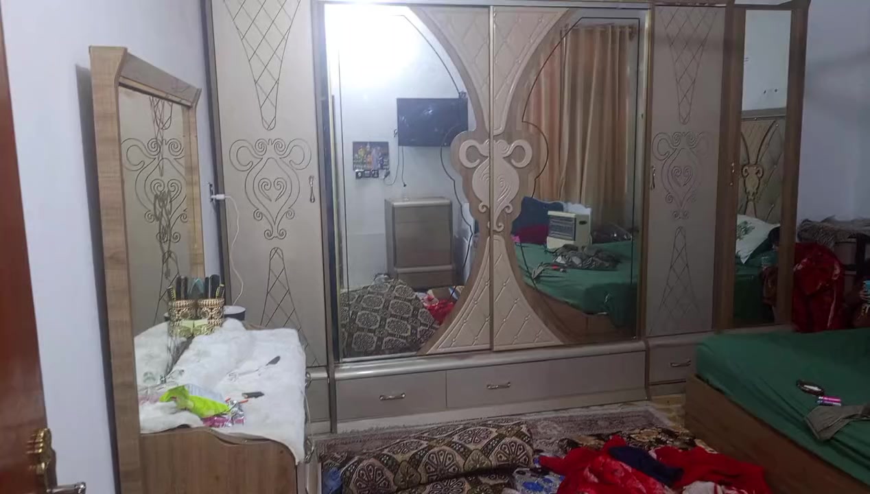 سلام عليكم غرفه نوم ستعمال قليل النوع تركي غرفه حلوه وقويه مع بلازمه الحجم 32 السعر خاص 
***********
