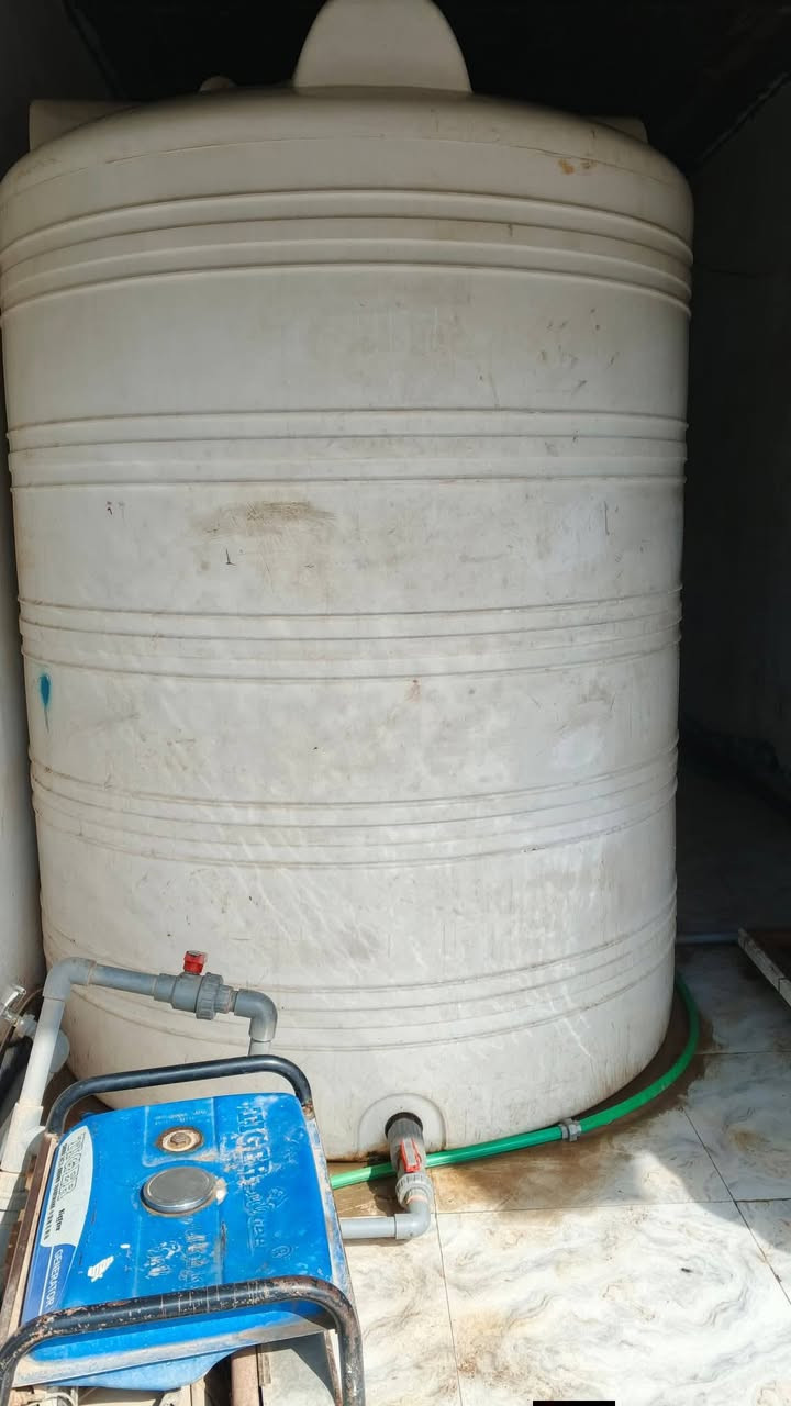 السلام عليكم تحليه للبيع 3تانكيات كبار ابو5000التر مكان بلدروز عبور صيطره 60للستفسار رقم***********
