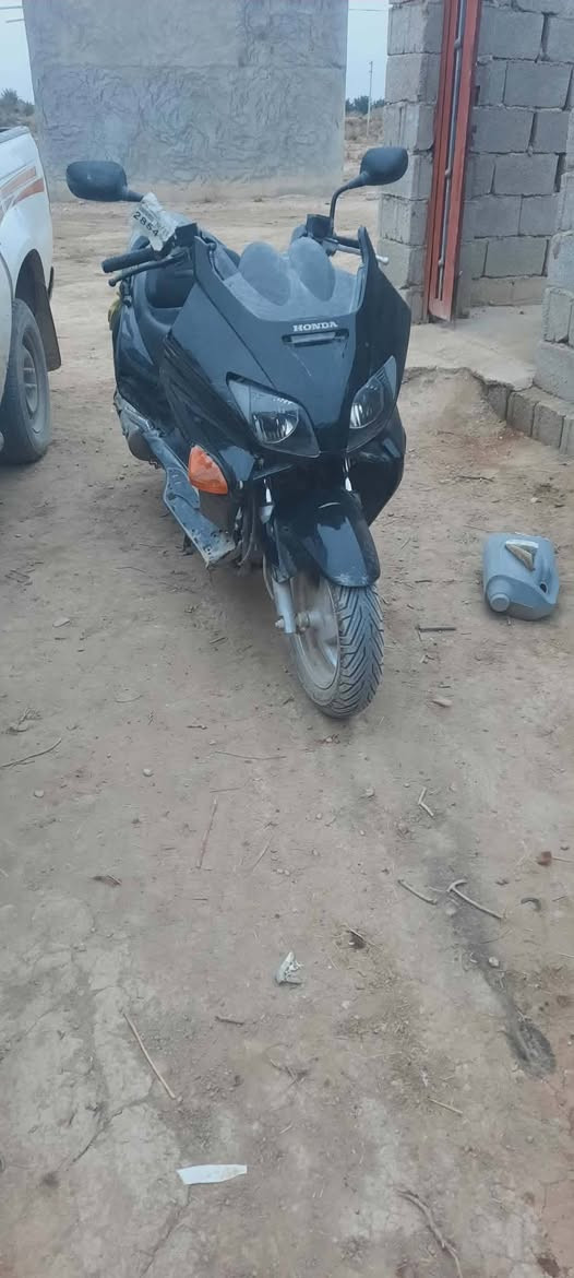 سلام عليكم فورزه 06 لبيع سعرهه 800وبيه مجال قليل مكان واسط***********
