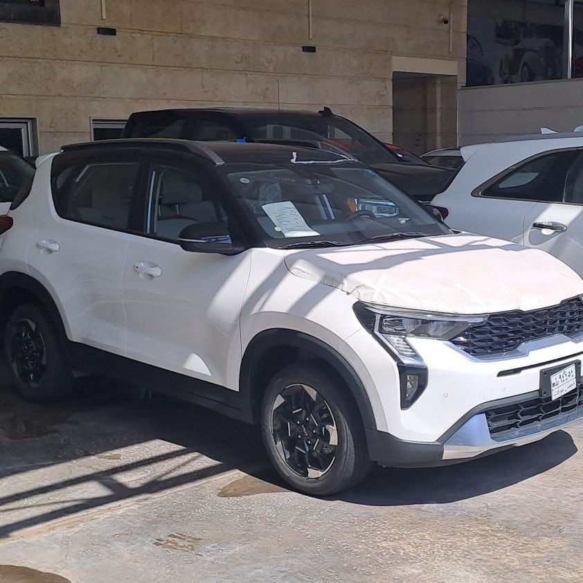 ♦️كيا سونت 2️⃣0️⃣2️⃣5️⃣ فول مواصفات ♦️🚘

ضمان المجموعة الدوليه 5 سنوات او 100,000 كم
‼️صيانة مجانية لمدة سنة ‼️

🔸️ خليجي 
🔸️ زيرو 
🛑فتحة سقف - قماره سوداء 
🛑شاشة متصله 
🔸️ حجم المحرك 4Cylinder 1,5L 
🔸️ مرتبط بناقل حركة أوتوماتيك 
🔸️ مفتاح التشغيل بصمة 
🔸️ دفع ثنائي FWD
🔸️ اريل نفكيتر 
🔸️حساسات أمامية 
🔸️حساسات خلفية
🧡بك لايت Led
🔸️ قبضات أبواب من الألمنيوم
🔸️ دخول بصمة ذكي 
🔸️ حجم الاطار 205/55R16 
🔸️ 4 دسك
🔸️ حساسات ضغط الاطارات 
🔸️ اشارة في المرايا الجانبية 
🔸️ مري كهرباء قابلة للطي اوتو 
🔸️ ماسحة خلفية 
🔸️عدد  2 BAG AIR 
🔸️ ا ABS 
🔸️ دشبول شاشة ديجيتال 
🔸️ شاشة android auto 
🔸️ كاميرا دوارة 
🔸️ مقود جلد حياكة 
🔸️ مثبت السرعة Cruise 
🔸️ المودات والاوامر الصوتية 
🔸️ ا Bluetooth / USB 
🔸️مخرج منفذ الطاقة 
🔸️فحص نظام السيارة 
🔸️المقاعد جلد 
🔸️تجاوي  متحركة 
🔸️ الايزو فكس ISOFIX
🔸️ تبريد شاشة❄️ 
🔸️ قطعتين تبريد❄️ 
🔸️أوضاع القيادة Drive Mode 
🔸️ أوتو هولد Auto Hold 
🔸️ نظام مانع الانزلاق 
🔸️حاملات الأكواب 
🔸️ تطعيم الدواخل ألمنيوم 

أبعاد ومقاسات السيارة
الطول 411  cm 
العرض  179  cm
الارتفاع 161  cm

🎁نتعامل بنظام القسط مع موطني مصرف الرافدين 🎁

🚘 🚖 يتوفر بيع  شراء او مراوس للسيارات القديم والحديثة ✅️

💳🪙السعر 24,700,000 دع شامل اللوحات المروريه 

 اشتري بثقه 💯🌹
***********
عراقنا لتجارة السيارات 
بغداد-معارض البياع شارع الوسط
‏‎
موقعنا على الفيس بوك : https://www.facebook.com/profile.php?id=61557668616037&mibextid=ZbWKwL
