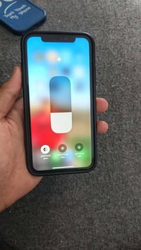 ايفون اكس ار ١٢٨ • بطارية ٨٢ • ماكو صوت بالمكالمات