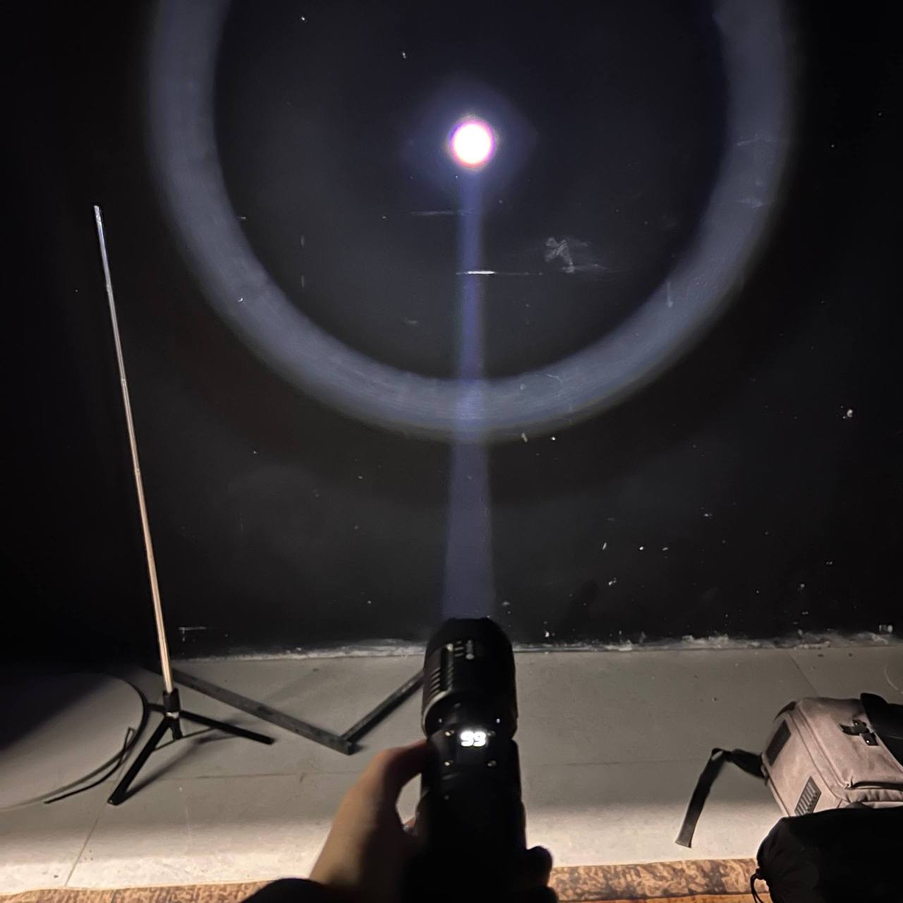 لومن مع زوم منزلق

كشاف يدوي عملي بإضاءة قوية وتصميم مدمج، مناسب للاستخدامات اليومية والرحلات الخارجية.

• إضاءة قوية بحد أقصى 1200 لومن

• يدعم الشحن عبر USB لسهولة إعادة الشحن

• خاصية Slider Zoom للتبديل السريع بين الإضاءة القريبة والبعيدة بيد واحدة

• ثلاث مستويات إضاءة مع وضع وميض (Flash Mode)

• تصميم مدمج وسهل الحمل، مناسب للاستخدام الخارجي

• مناسب لأنشطة مثل المشي، التخييم، الصيد، والرحلات

• شدة الإضاءة القصوى: 1200 لومن
• نوع الشحن: USB Charging
• نوع البطارية: بطاريتان داخليتان 18650 ليثيوم
• أوضاع الإضاءة: 3 مستويات + وضع وميض
• ميزة الزوم: Far & Near Zoom (Slider Zoom)
• مادة التصنيع: بلاستيك ABS
• مقاومة الماء: مقاومة للماء تلعفر, نينوى


**إذا كنت صاحب هذا الإعلان وتريد حذفه لأي سبب، رجاءا أرسل رسالة إلى الدعم الفني**