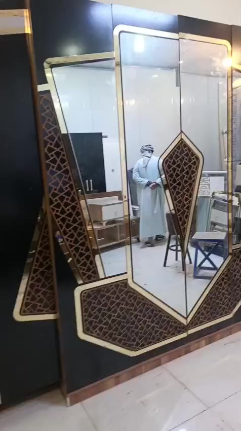 غرف نوم اخو الجديد  7قطع .سعر الغرفه 450وثانيه 500الف .مكانهم معرض هولير سايدين زيتون للاستفسار واتساب ***********.ابو احمد .
