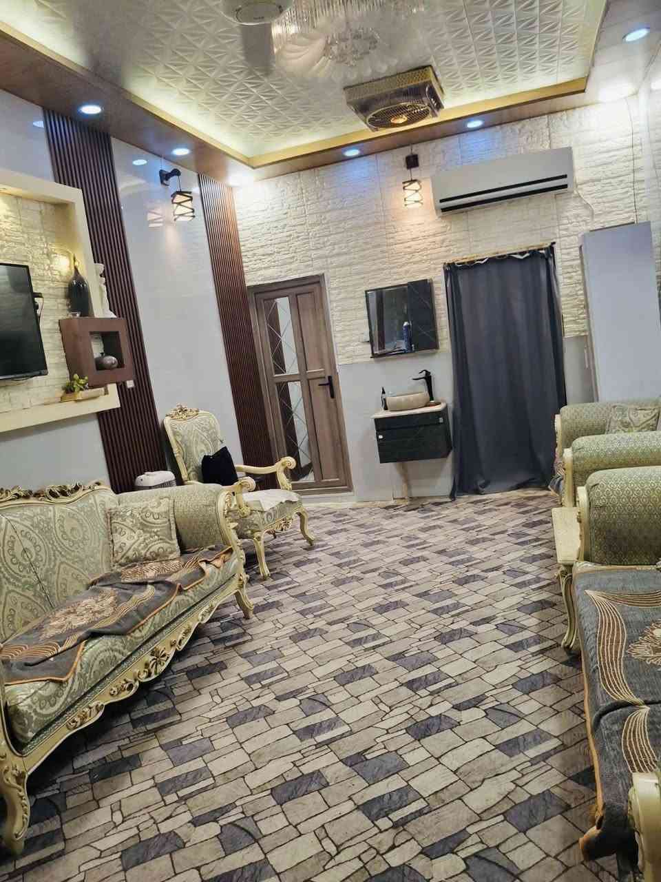 دار للبيع كربلاء الجاير اول بيت بالفرع ع الشارع
بفرع منفذ علاء الاعسم
للاستفسار ***********
القياس 50متر
طابو زراعي سند 25
طابقين البناء طابوق
غرفتين بطابق ثاني 
حمامين

