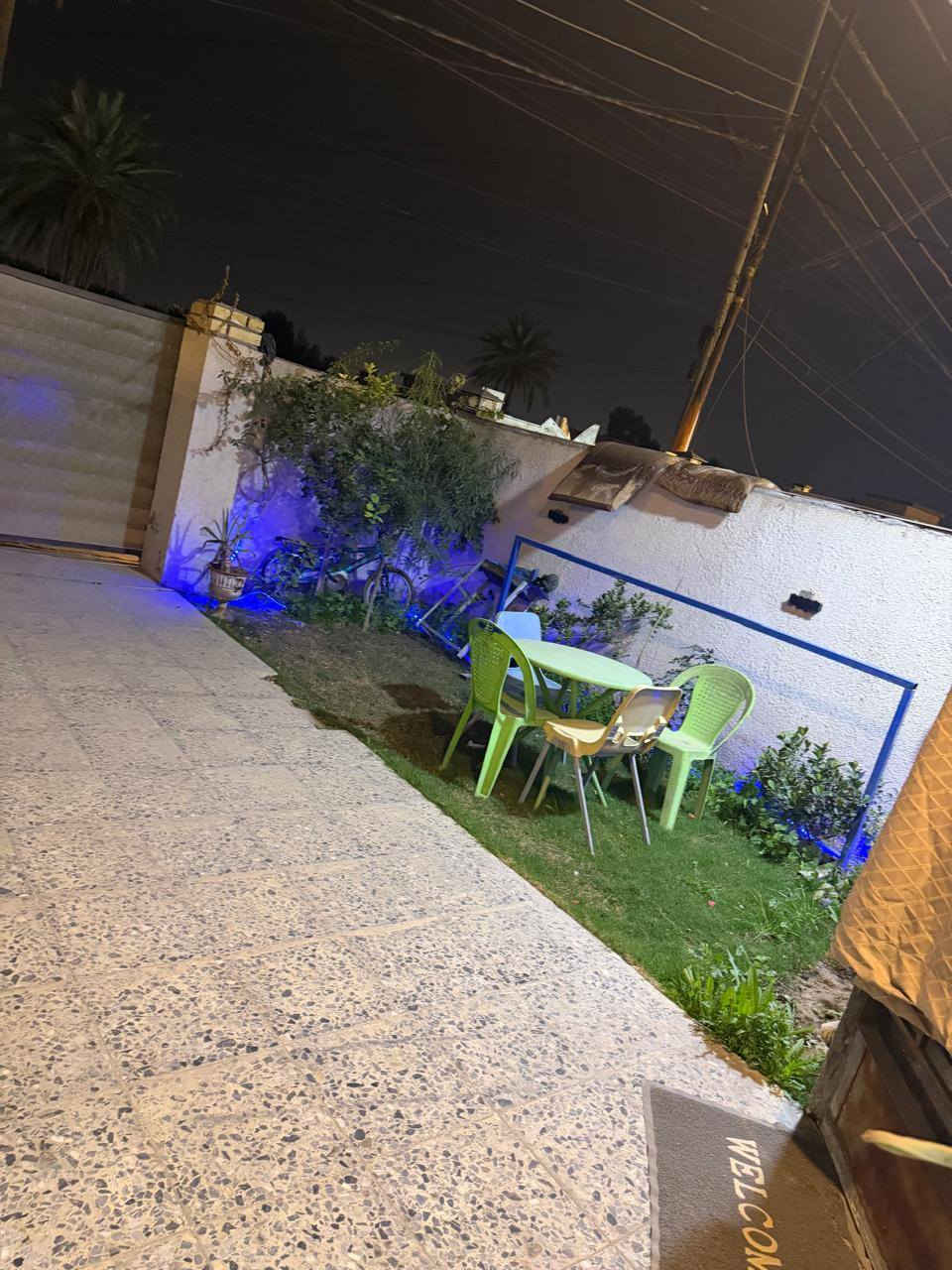 دار للبيع هور رجب الشارع المقابل افران الزيتون 
المساحه 165 واجه6 نزال 27.5 الطابق الارضي يحتوي  صاله ضيوف صاله معيشه  مطبخ حمام 2 غرف نوم
 الطابق الثاني غرفه نوم حمام حولي 2 سطح ناصي سطح عالي *********** التواصل واتساب
