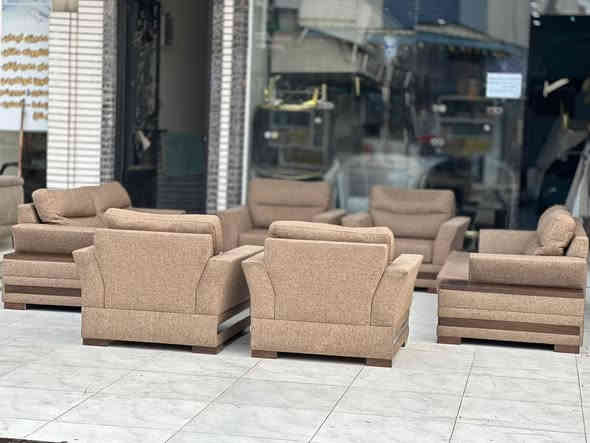 تخم امريكي (تكمه)  نضافه 100/100 دزاين  عصري  طبلات جانبيه  يمين او يسار ع قطع الثلاثيه متكون من 10 مقاعد     قماش كتان  امريكي مقعد متحرك طبي سوفت امريكي  فول بوليستر وجهين سحاب سهل التنظيف هيكل الداخلي  والخرجي  بل كامل خشب زان طبيعي     عنوانه اربيل زانكو 99 قرب مطعم كص سنگر  يوجد توصيل ل بغداد ولباقي المحافظات  للاستفسار او الحجز متواجد واتساب ***********
